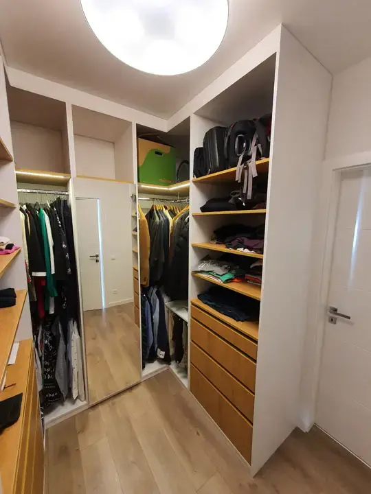 Gardrób vagy kész szekrény? Előnyök és kompromisszumok - cikk borítókép