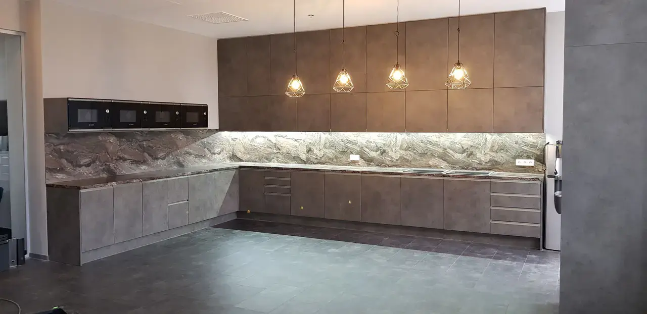 Családi konyha L-alakban referencia, 2. kép, Budapest XI. kerület