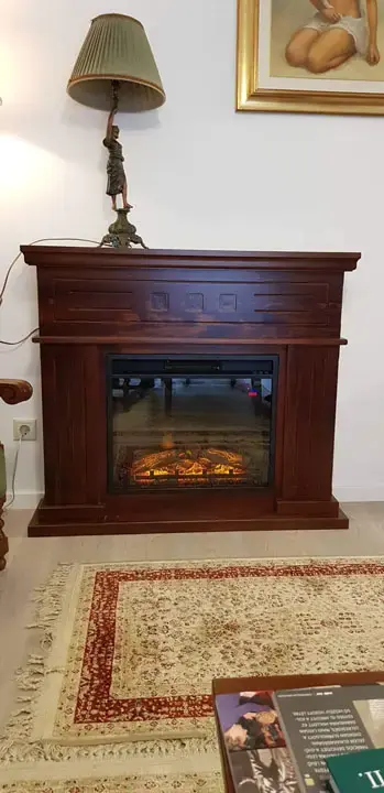 Egyedi dohányzóasztal - Dekorozott, vastagított élű dohányzóasztal modern nappali környezethez.