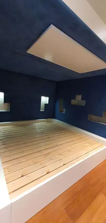 Hálószoba bútor ágyvéggel - Komplett hálószoba bútorcsomag ágyvéggel, éjjeliszekrénnyel és tárolóval.