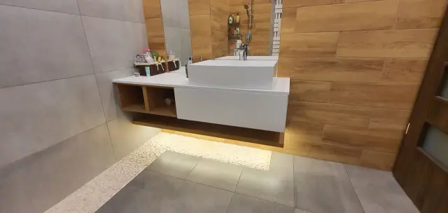 Kompakt fürdő tároló - Kis alapterületű fürdőbe tervezett, maximális helykihasználású bútor.